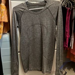 Grey lululemon long sleeve swiftly tech